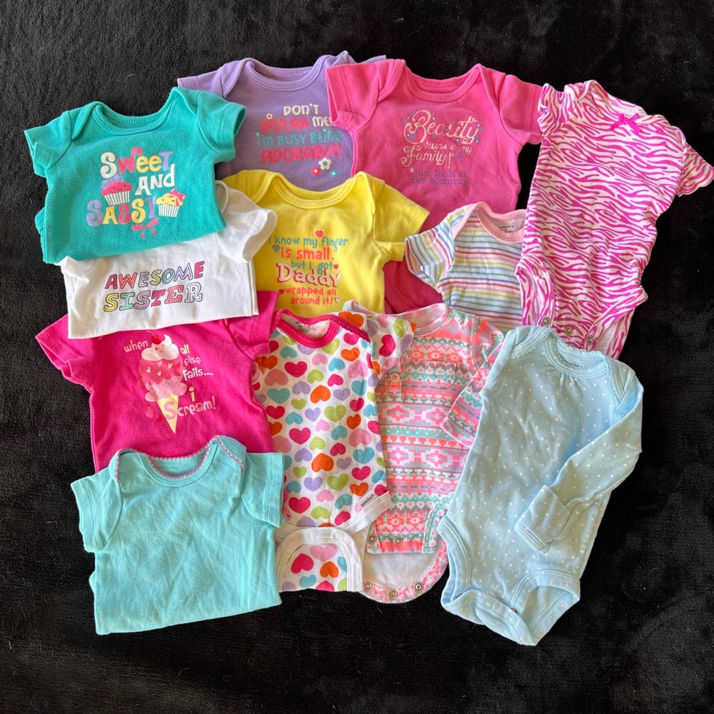 Lot - Newborn Onesies